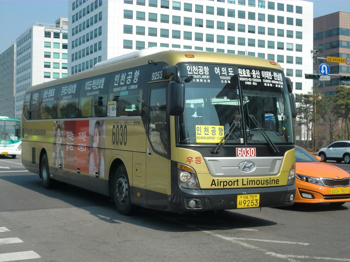 An Incheon Airport limousine bus