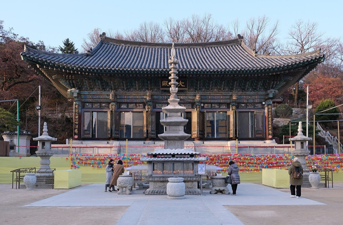 The main hall and stone pagoda of Bongeunsa Temple near COEX