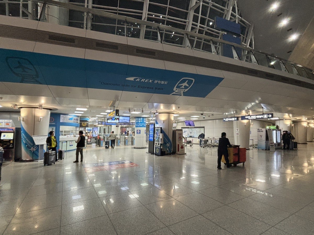 Where to buy a T-money card at Incheon Airport Terminal 1