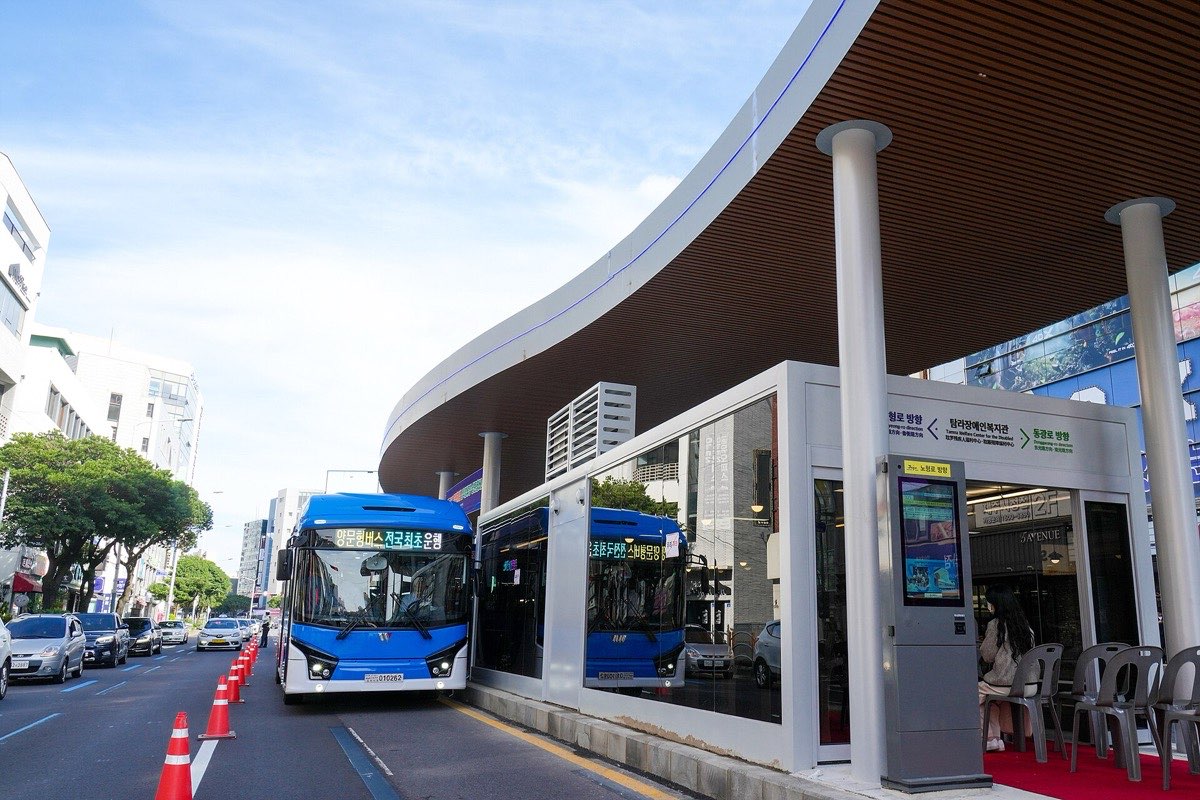 A Jeju city bus