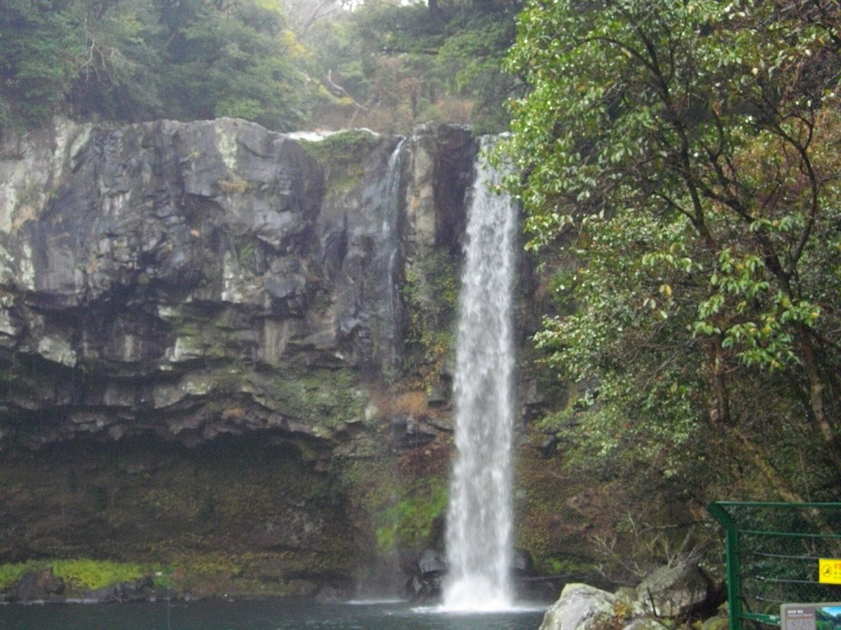 Cheonjiyeon Falls